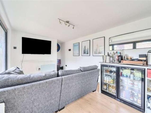 House for rent in Holyport, Bray