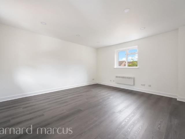 Studio for rent in Royal Borough of Kingston upon Thames, Greater London