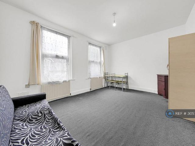 Apartment for rent in London Borough of Newham, Greater London