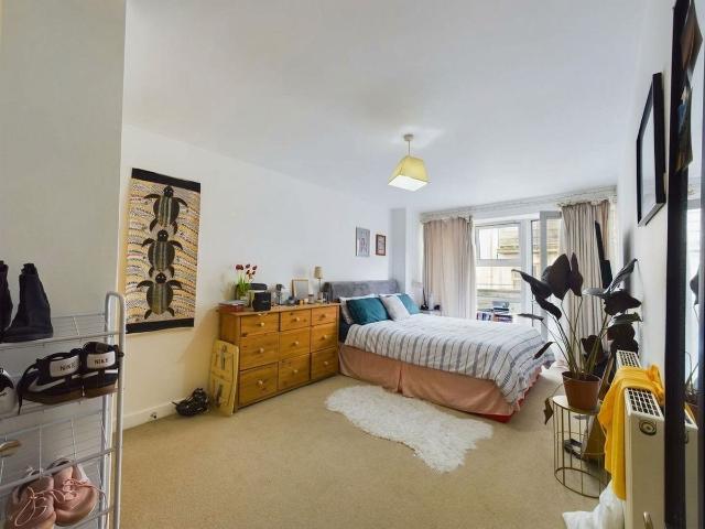 Apartment for rent in Round Hill, Brighton