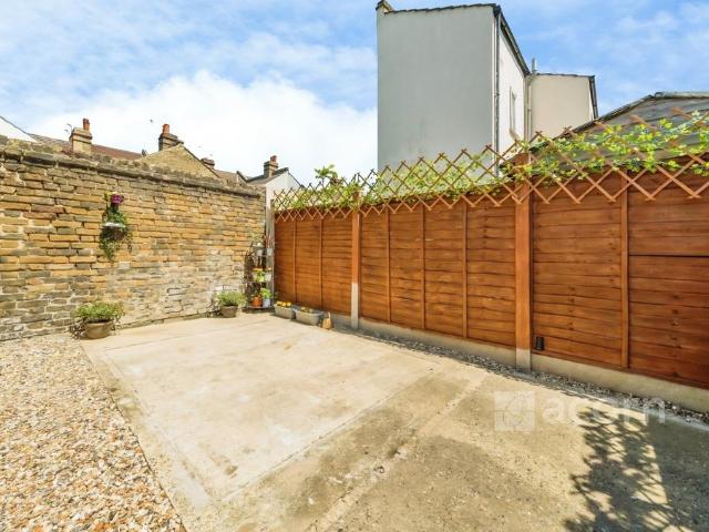 House for rent in Belle Grove, Greater London