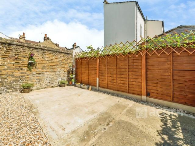 House for rent in Belle Grove, Greater London