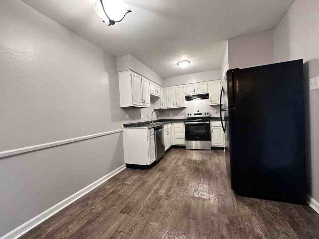 Apartment for rent in Woodford Village, Versailles