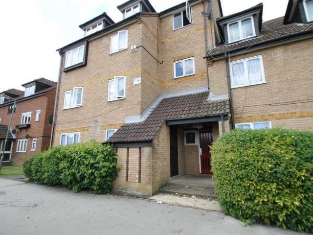 Apartment for rent in Broadfields, Greater London