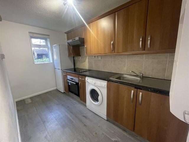 Apartment for rent in Broadfields, Greater London