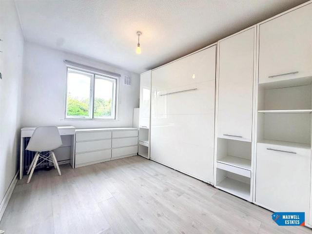 Apartment for rent in Broadfields, Greater London