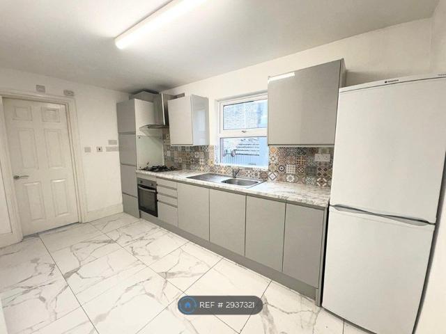 Apartment for rent in Hale End, Greater London