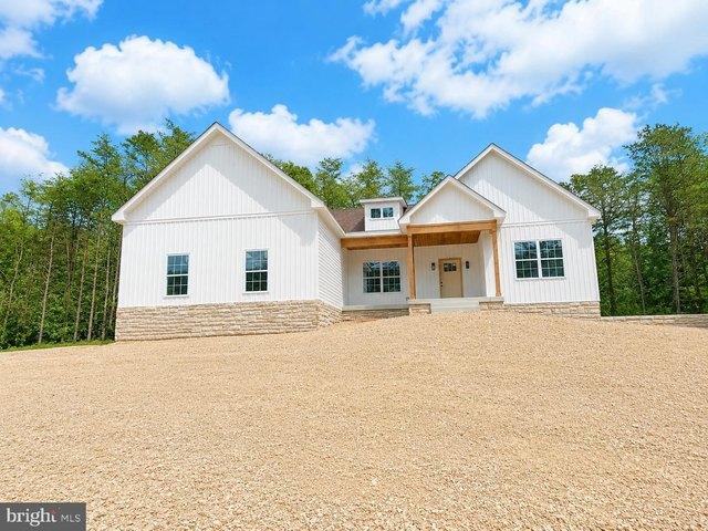 House for sale in Berkeley Springs, West Virginia