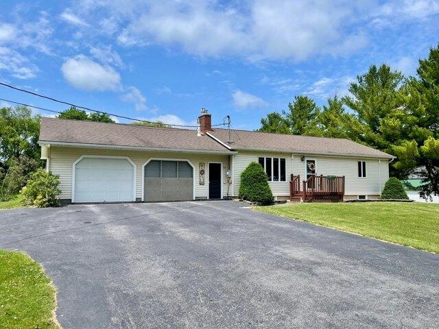 House for sale in Champlain