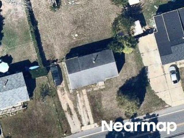 House for sale in Bay Shore, New York