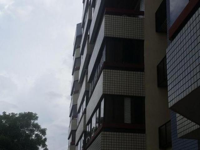 Apartamento venda em Região Geográfica Imediata do Distrito Federal, Região Integrada de Desenvolvimento do Distrito Federal e Entorno