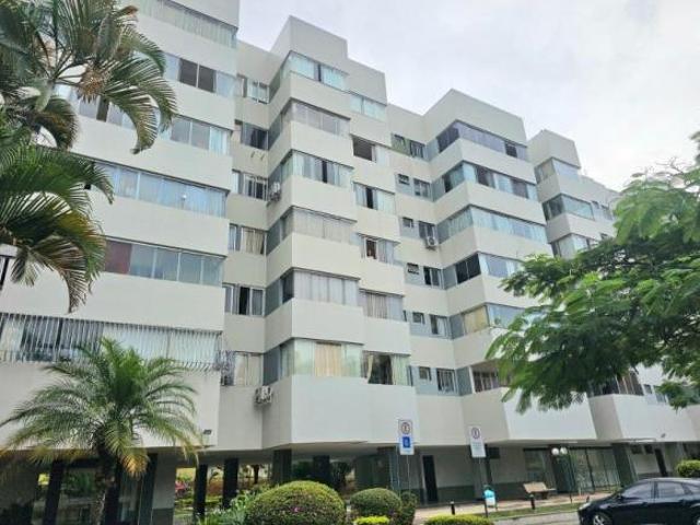 Apartamento venda em Região Geográfica Imediata do Distrito Federal, Região Integrada de Desenvolvimento do Distrito Federal e Entorno
