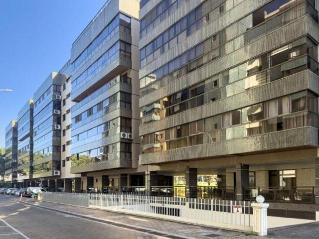 Apartamento venda em Região Geográfica Imediata do Distrito Federal, Região Integrada de Desenvolvimento do Distrito Federal e Entorno