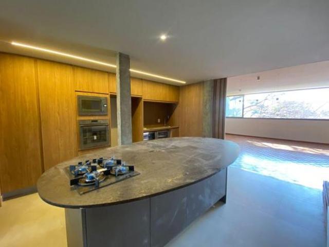 Apartamento venda em SQS 316, Plano Piloto