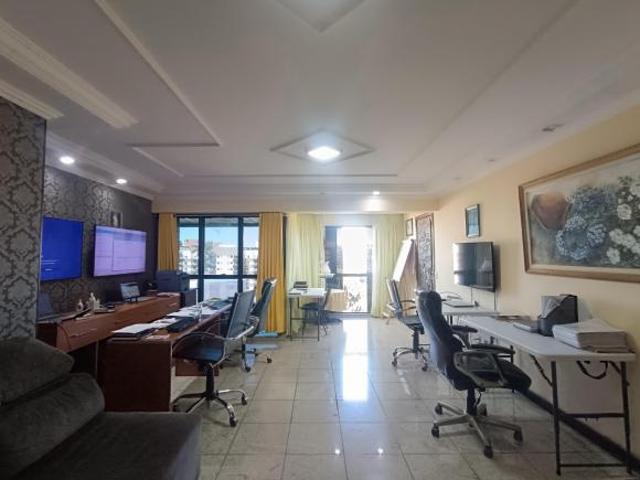 Apartamento venda em Região Geográfica Imediata do Distrito Federal, Região Integrada de Desenvolvimento do Distrito Federal e Entorno
