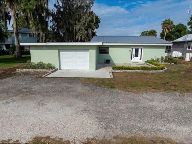 House for sale in Lorida, Florida