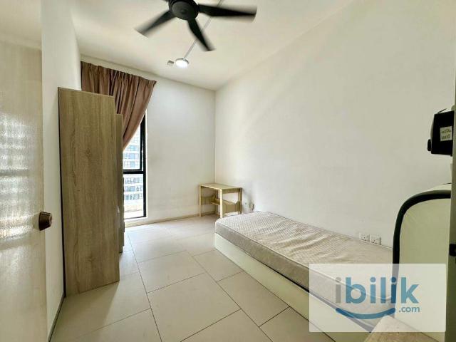 Room for rent in Petaling, Alam Impian