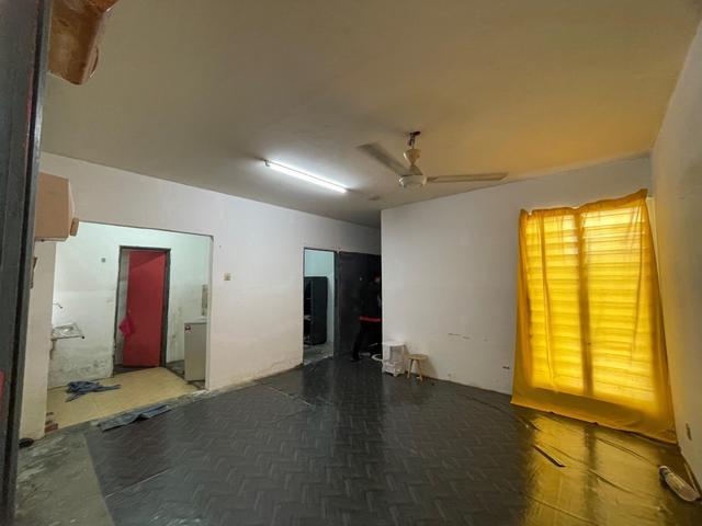Flat for sale in Seri Kembangan, Majlis Bandaraya Subang Jaya