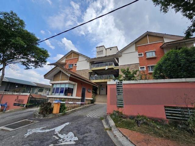 Townhouse for sale in Petaling, Damansara Damai