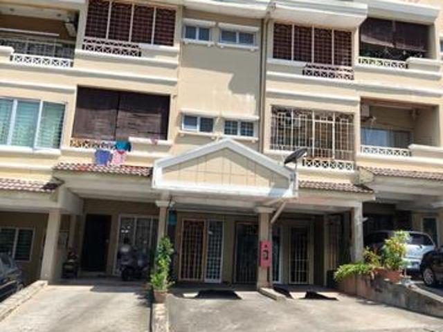Townhouse for sale in Petaling, Alam Impian