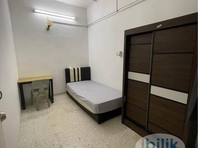 Room for rent in PJU 6, Petaling Jaya
