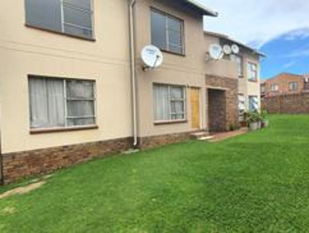 Townhouse for sale in Vosloorus, Gauteng