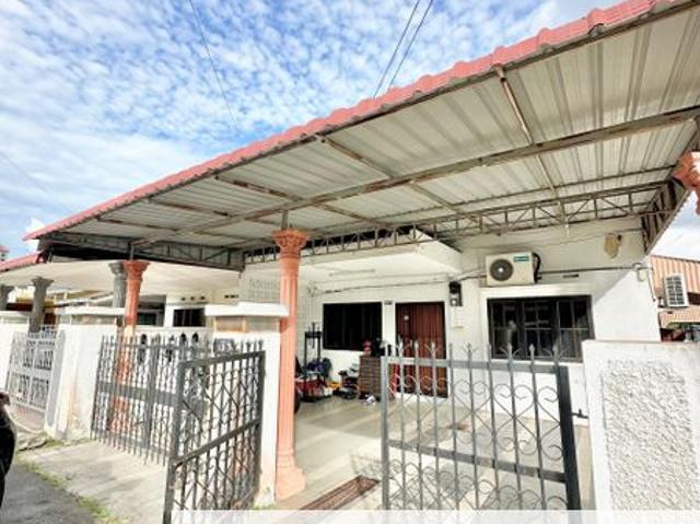 House for sale in Malaka