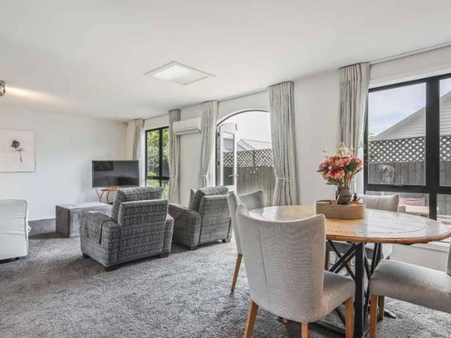 Townhouse for rent in Heathcote, Canterbury
