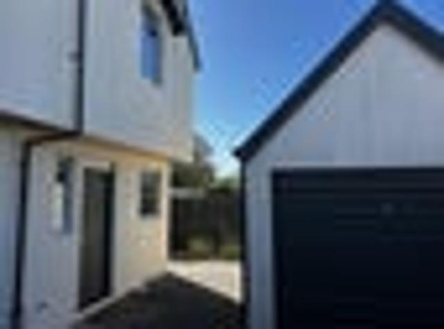 Townhouse for rent in Heathcote, Canterbury
