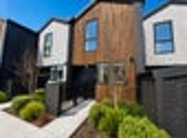 Townhouse for rent in Saint Albans, Canterbury