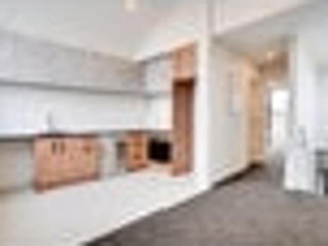 Townhouse for rent in Saint Albans, Canterbury