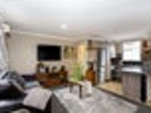 Townhouse for rent in Heathcote, Canterbury