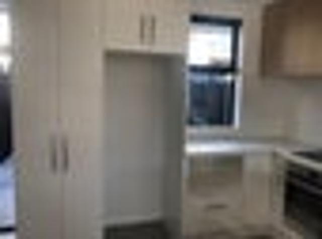 Townhouse for rent in Edgeware, Canterbury