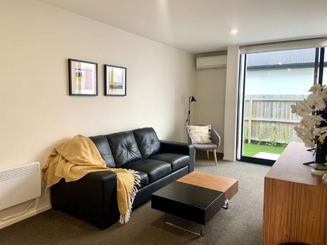 Townhouse for rent in Edgeware, Canterbury