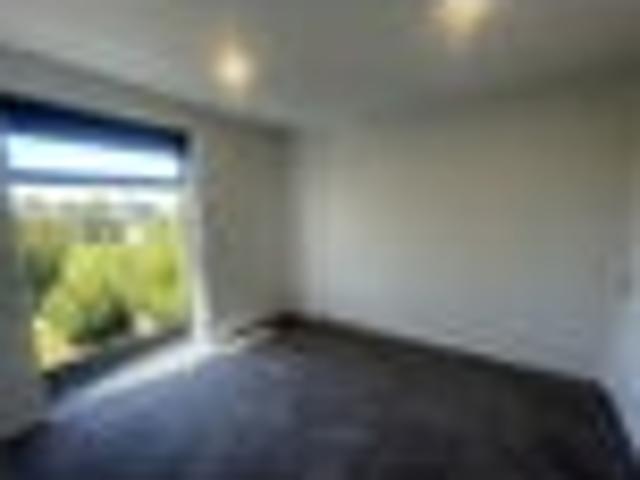 Townhouse for rent in Saint Albans, Canterbury
