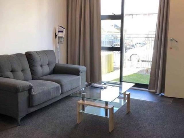 Townhouse for rent in Saint Albans, Canterbury