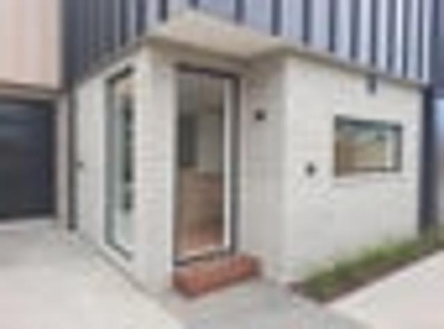 Townhouse for rent in Saint Albans, Canterbury