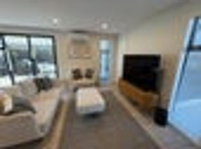 Townhouse for rent in Saint Albans, Canterbury