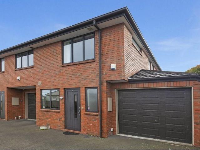 House for rent in Edgeware, Linwood-Central-Heathcote Community