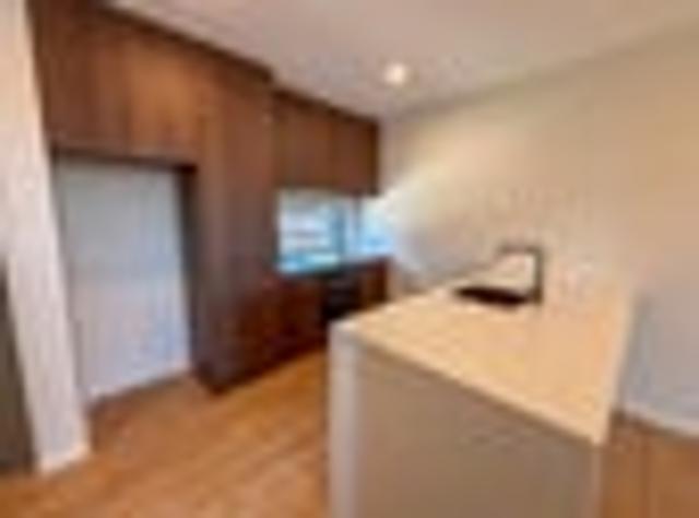 Townhouse for rent in Edgeware, Canterbury