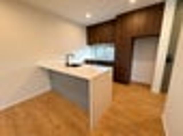 Townhouse for rent in Saint Albans, Canterbury