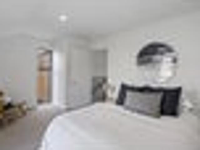 Townhouse for rent in Heathcote, Canterbury