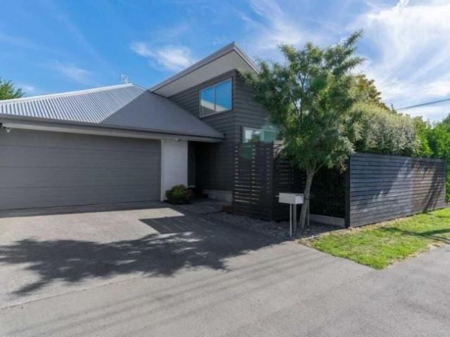 House for rent in Edgeware, Linwood-Central-Heathcote Community
