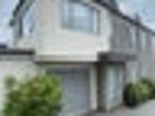 Townhouse for rent in Heathcote, Canterbury