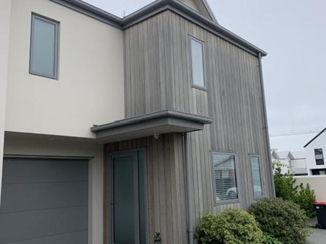 Townhouse for rent in Heathcote, Canterbury