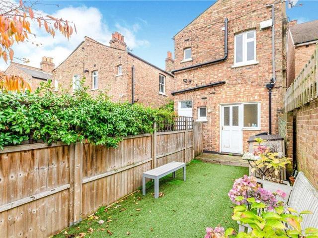 House for rent in London Borough of Ealing, Greater London