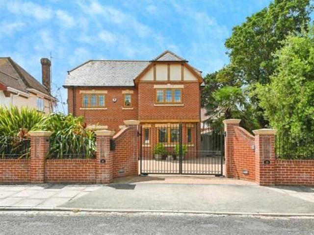 House for sale in Dale Hill, Essex