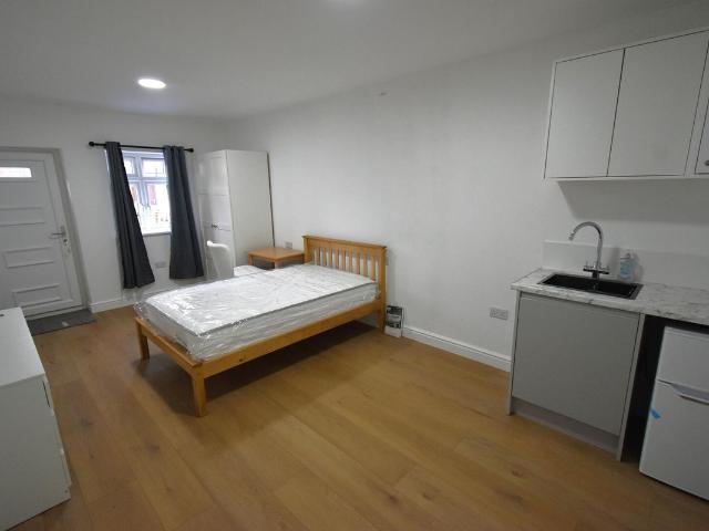 Studio for rent in New Town, Monks Orchard