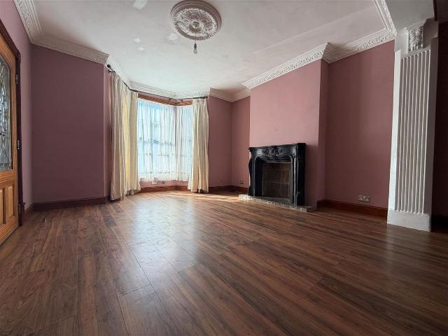 Apartment for rent in Seven Kings, Greater London