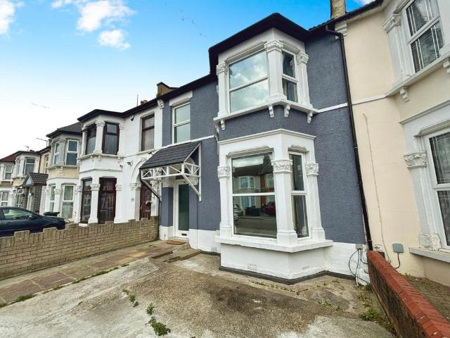 House for rent in Seven Kings, Greater London